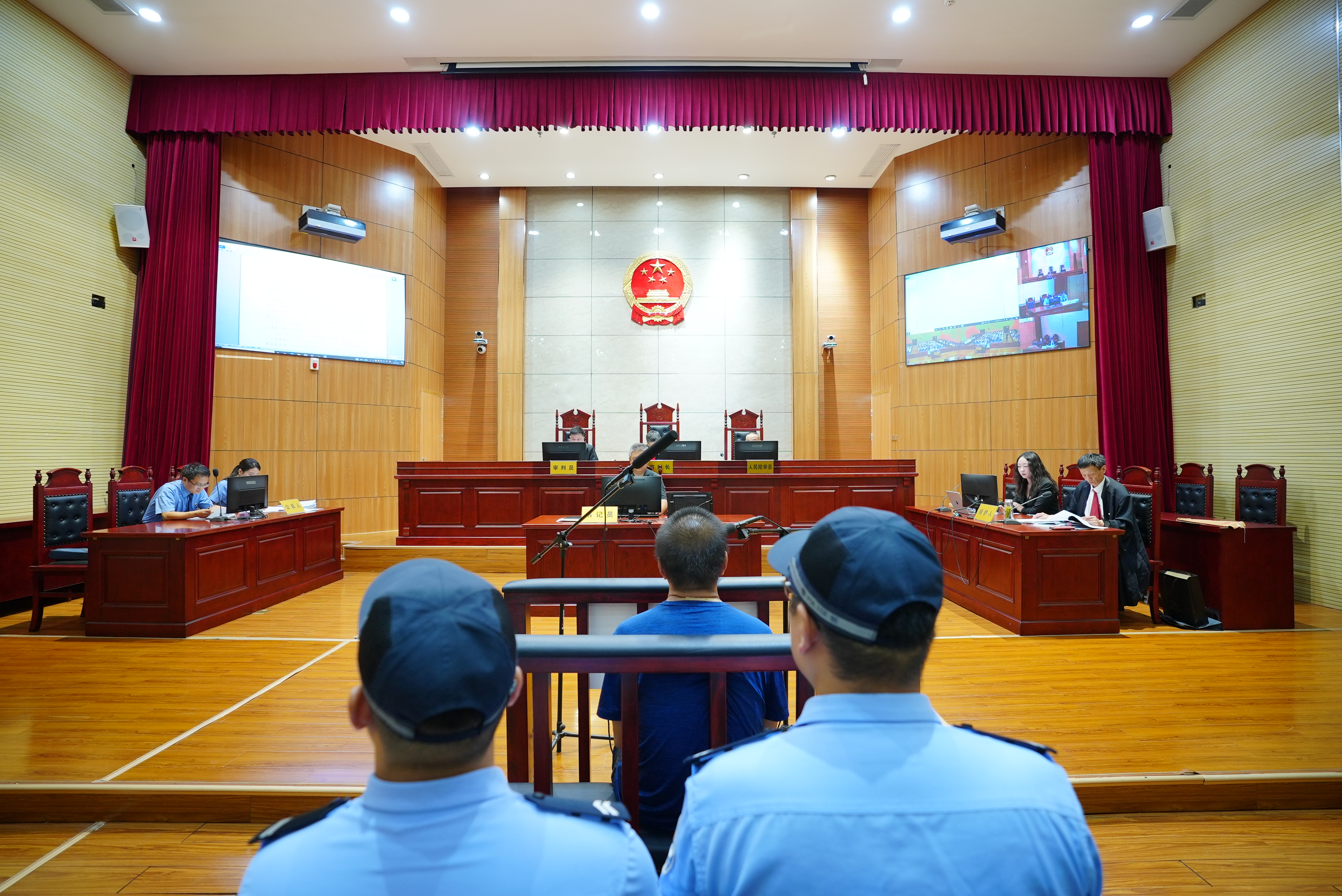 【接受监督】以案为鉴鸣警钟 旁听庭审受警示